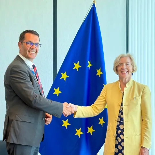 Momchil Sabev and Emer Cooke shaking hands